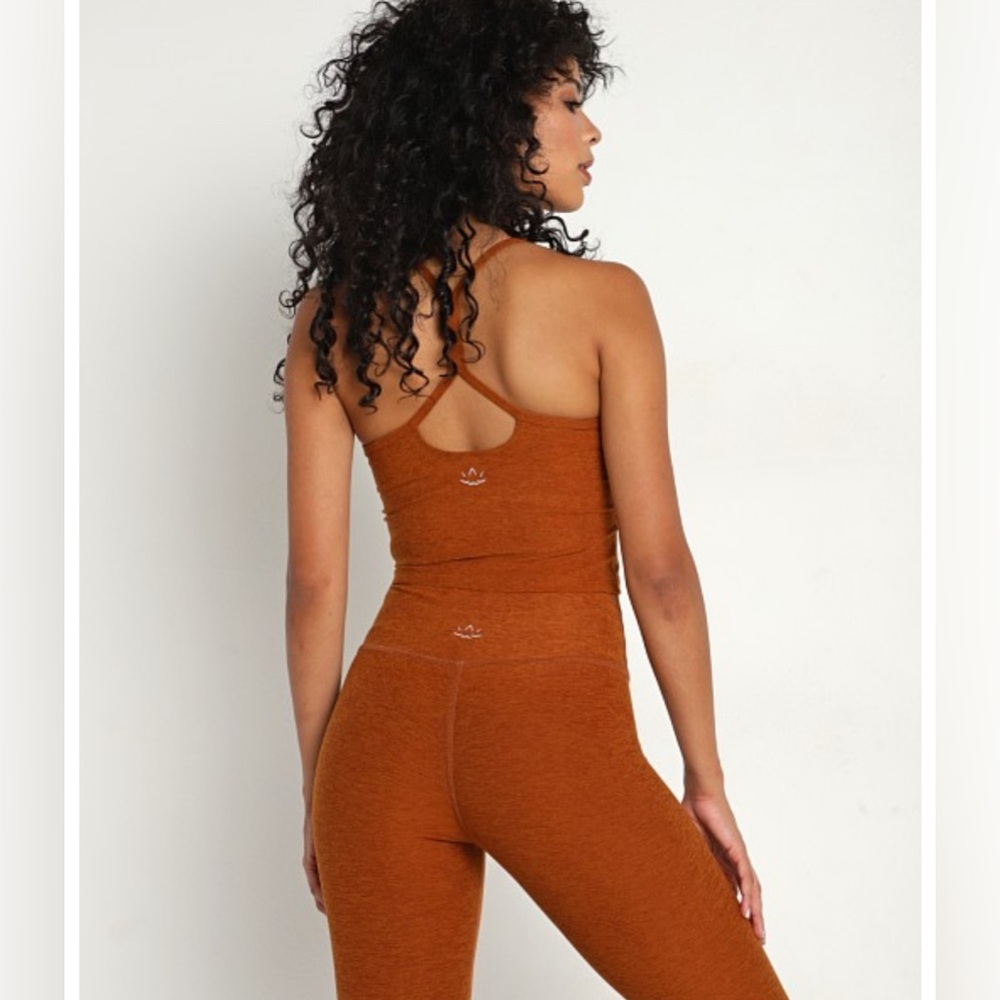 Beyond Yoga brown cinnamon colored XS top and leggings both for $55 🧘🏻‍♀️🍂🤎